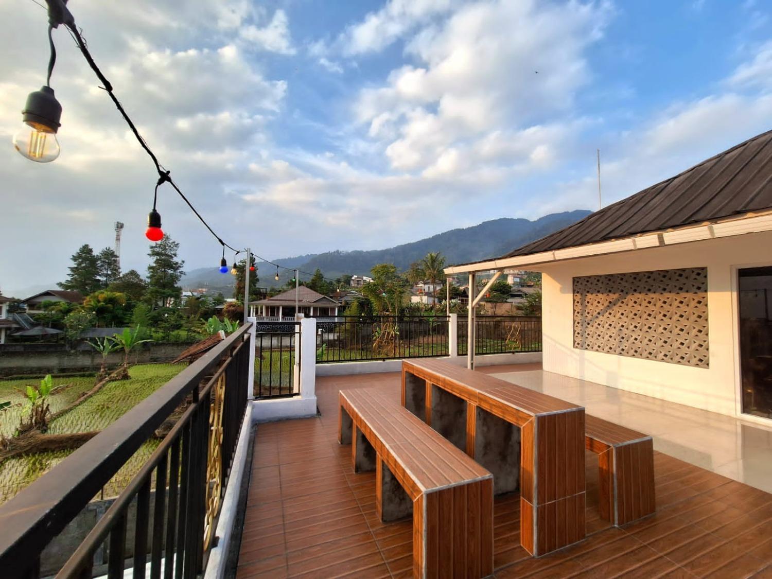 Villa Putih Cisarua Luaran gambar
