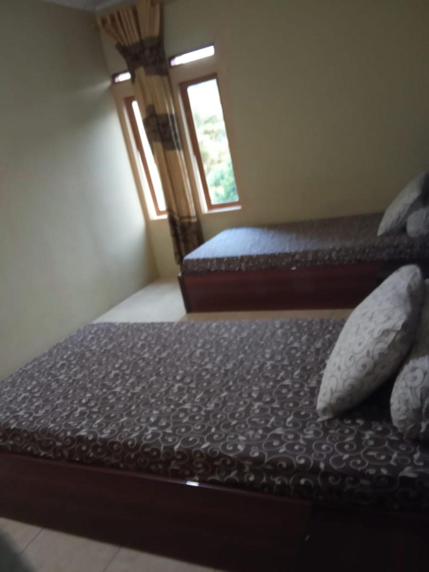 Villa Putih Cisarua Luaran gambar
