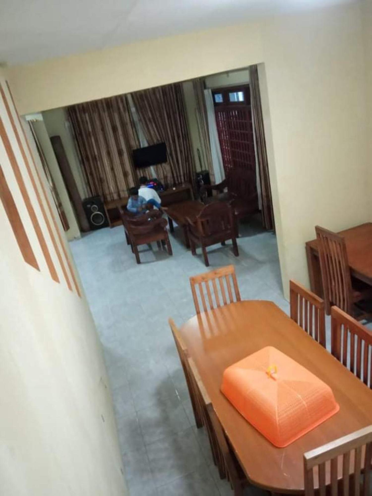 Villa Putih Cisarua Luaran gambar