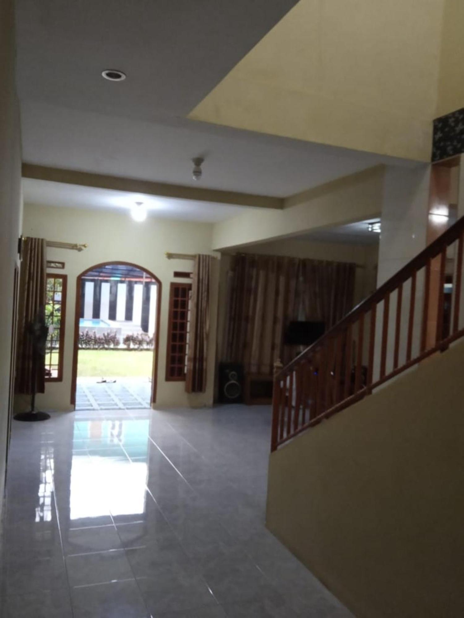 Villa Putih Cisarua Luaran gambar